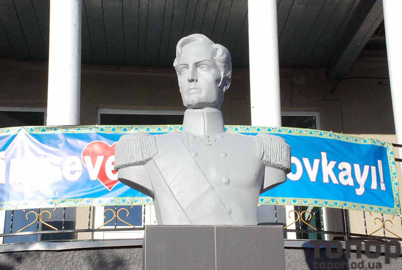 В Дмитровке Болградского района открыли памятник основателю села