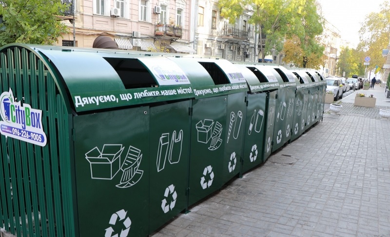 В Одессе устанавливают новые системы сбора мусора