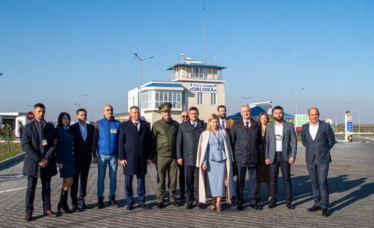 Вице-премьер Украины посетила паромную переправу «Орловка»