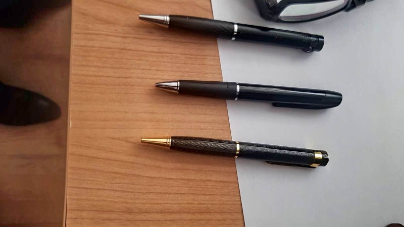 В Одессу пытались завезти шпионские ручки и очки со скрытыми видеокамерами