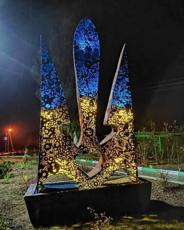Как выглядит огромная скульптура герба Украины в Одесской области