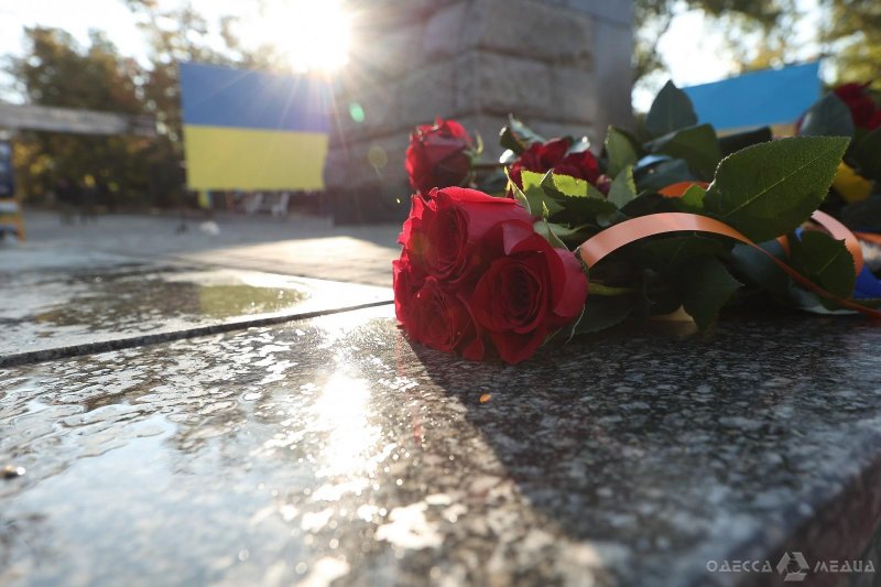 В Одессе почтили память защитников и защитниц Украины (фоторепортаж)