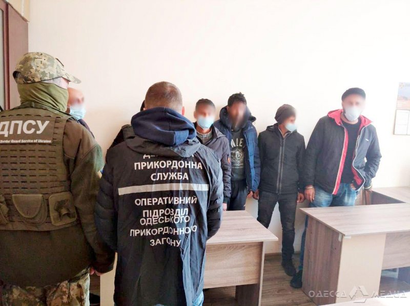 В Одессе правоохранители провели рейд и обнаружили нелегалов (фото)