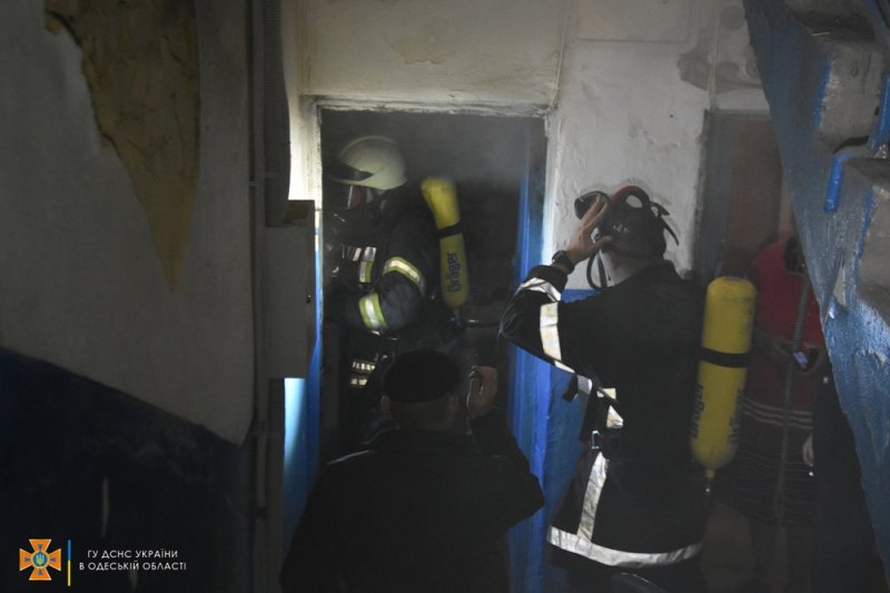 На ул. Новикова горела квартира: пожарные спасли 3-летнего ребенка (фото)