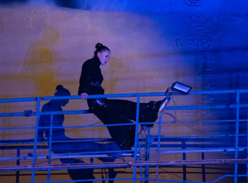 Шоу в Ильичевском СРЗ – гигантский теплоход, световое шоу и игра огней (фоторепортаж)