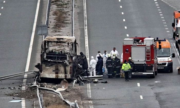 В Болгарии загорелся автобус с туристами. Погибли 45 человек, из них 12 детей