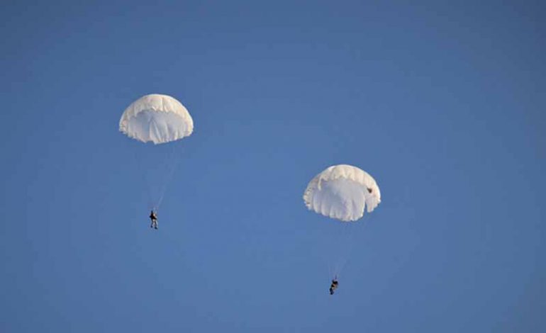 Болградские морпехи выполнили программу парашютных прыжков