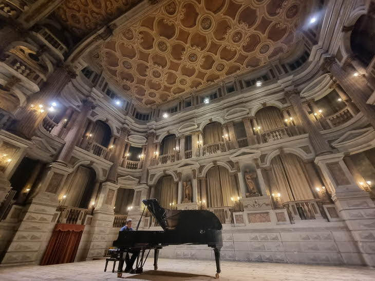Алексей Ботвинов выступил в Teatro Bibiena, где начинал Моцарт