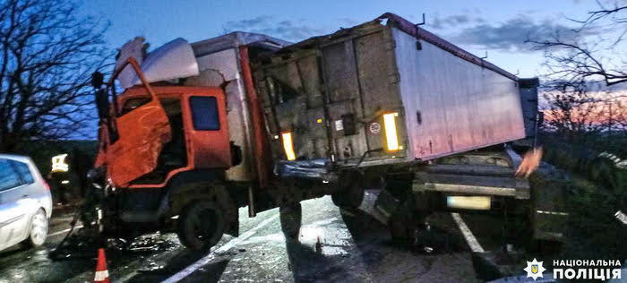 Масштабная авария на трассе Одесса-Николаев: столкнулись 4 грузовика