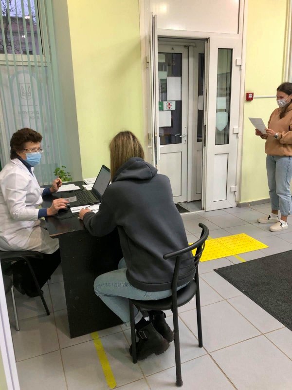 В Одессе прививку от COVID-19 можно получить в аптеке (фоторепортаж)