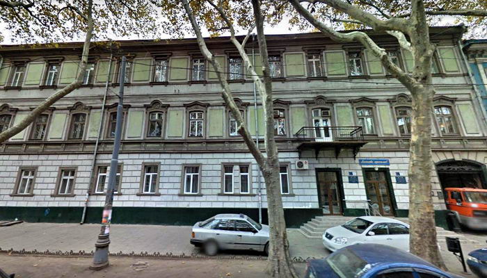 На студента одесского училища поваров упал потолок