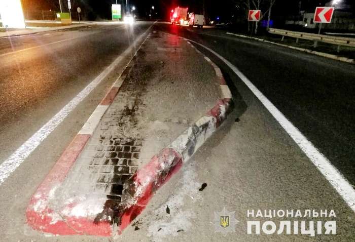 Под Одессой водитель погиб на островке снижения скорости