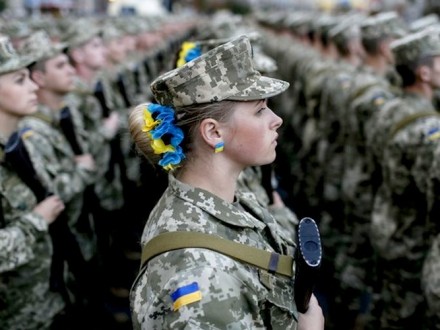 В Украине беременных и женщин с малолетними детьми также возьмут на военный учет