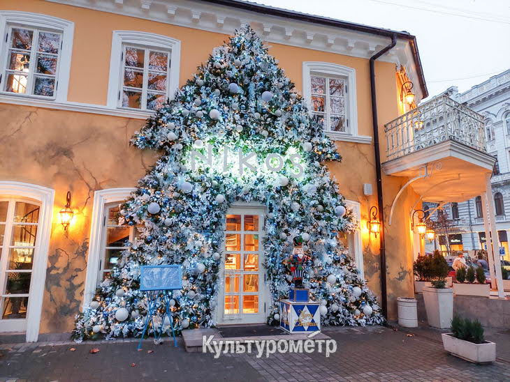 Новогодние одесские витрины выглядят лучше, чем городская ёлка (фото)