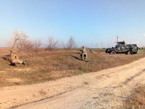 Отбили захваченный аэродром: под Одессой морпехи провели учения (фоторепортаж)