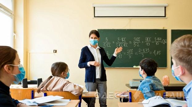 С 1 января одесским учителям повысят зарплаты, однако не всем