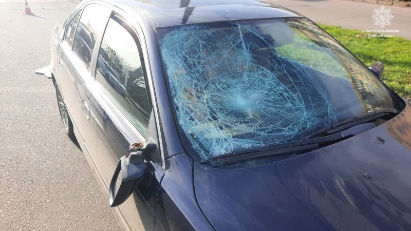 На поселке Котовского водитель BMW сбил пешехода: пострадавшего доставили в больницу (фото)