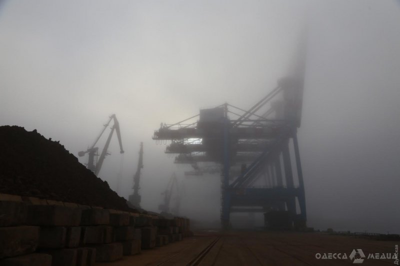 Из-за дождя в двух портах Одесской области ограничены грузовые операции