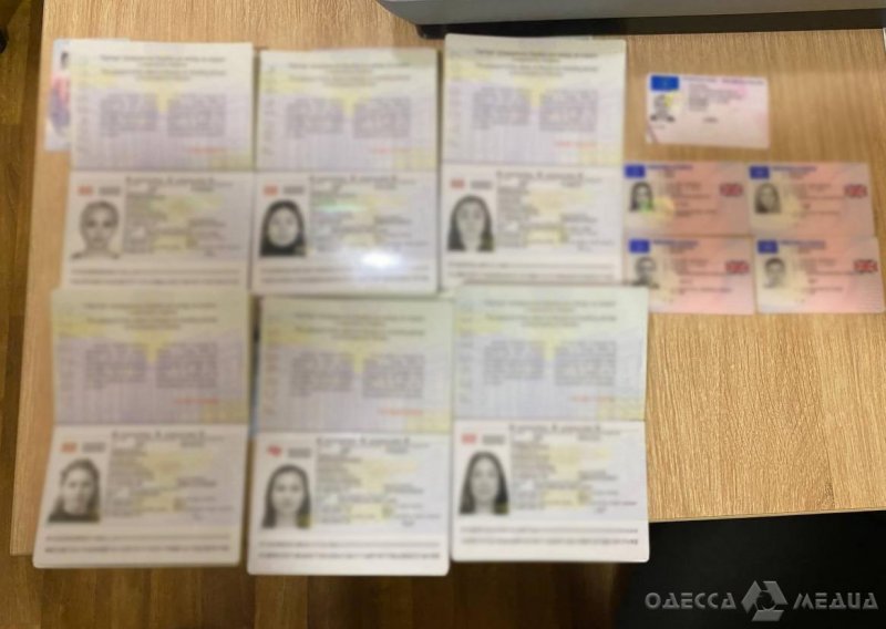 В Одесской области пограничники задержали гражданина Молдовы, который вез в РФ поддельные документы (фото)