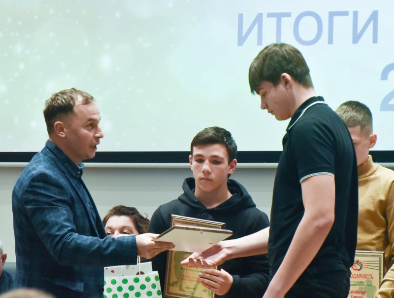 В Одессе наградили лучших боксеров и тренеров: чемпиону мира подарили машину (фоторепортаж)