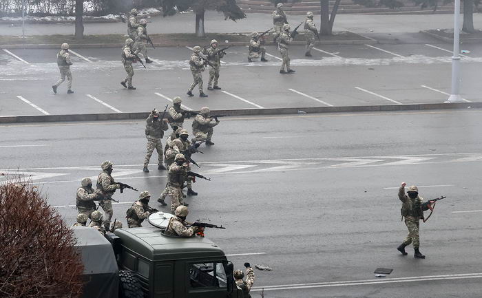 Бойня в Казахстане: президент отдал приказ стрелять на поражение по протестующим