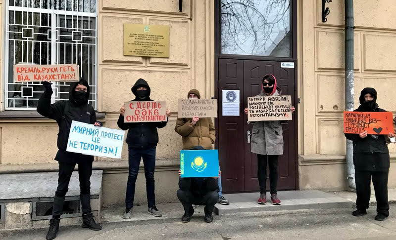 В Одессе устроили митинг под консульством Казахстана