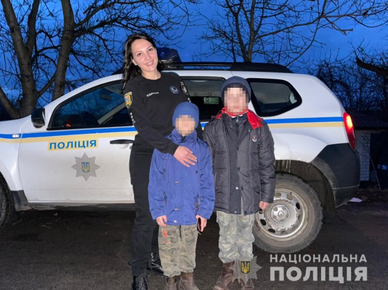 В Одесской области маленькие дети убежали босиком от отчима к бабушке (фото)