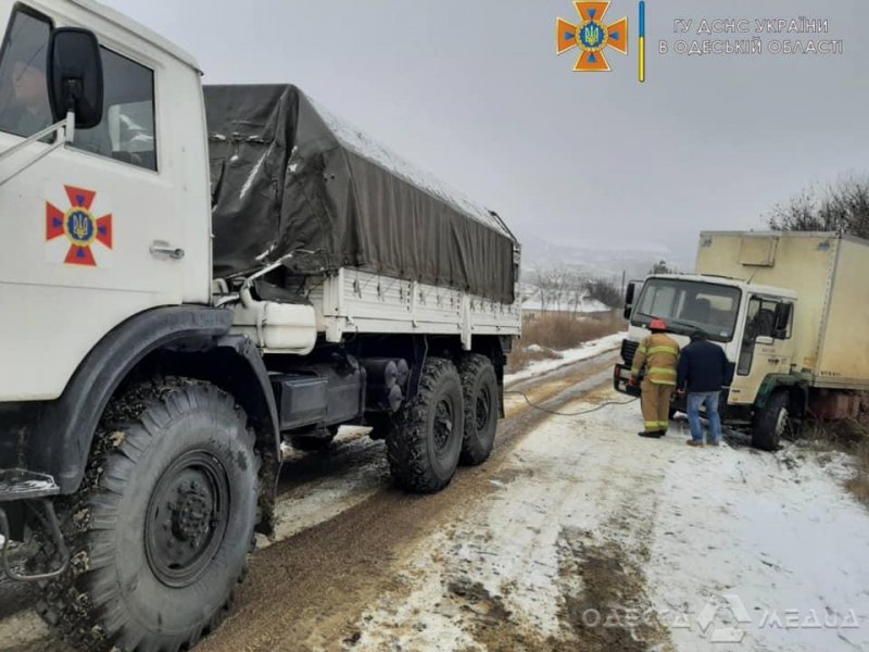 Одесские спасатели 4 раза оказывали помощь водителям за прошедшие сутки (фото)