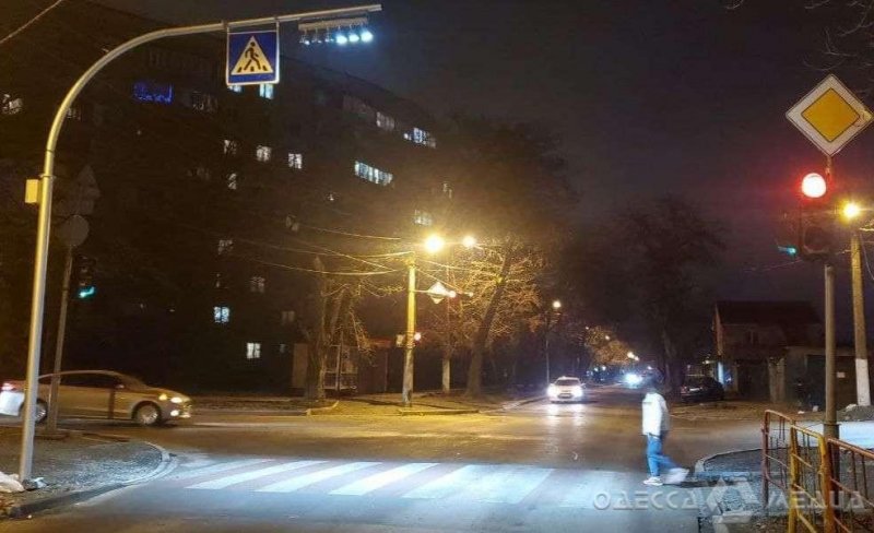 Еще на четырех пешеходных переходах в Одессе установили подсветку (фоторепортаж)