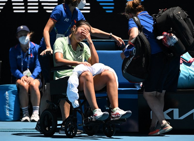 Свитолина вышла в третий раунд Australian Open: её соперницу увозили с корта на инвалидной коляске
