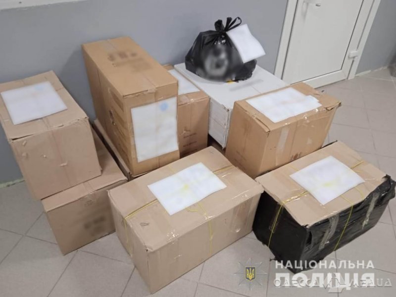 2 магазина с контрафактом обнаружили в Одесской области (фото)