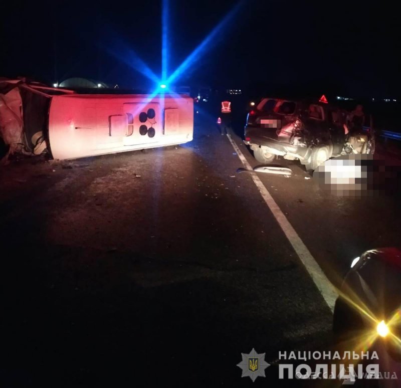 На трассе Одесса-Рени произошло смертельное ДТП с участием легковушки и микроавтобуса: один погибший, двое пострадавших