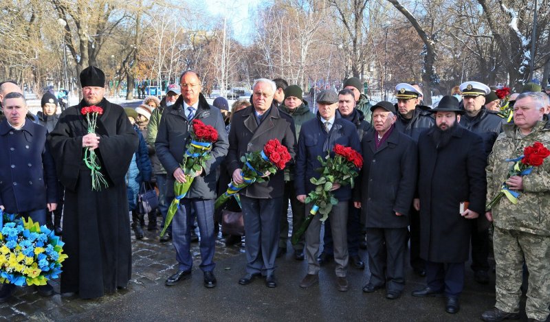 Одесситы возложили цветы к памятнику жертвам Холокоста (фоторепортаж)