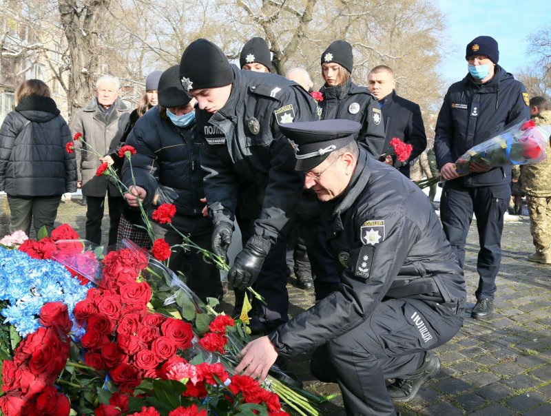 Одесситы возложили цветы к памятнику жертвам Холокоста (фоторепортаж)