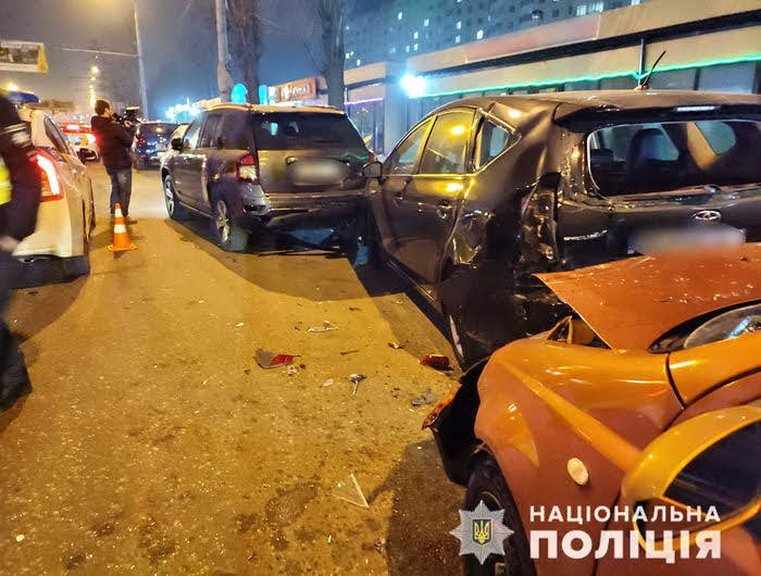ДТП на Таирова: летел на «красный», сбил ребенка и таранил автомобили