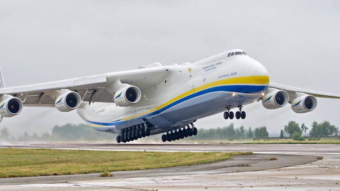 Оккупанты уничтожили Ан-225 «Мрія» – самый большой самолет в мире