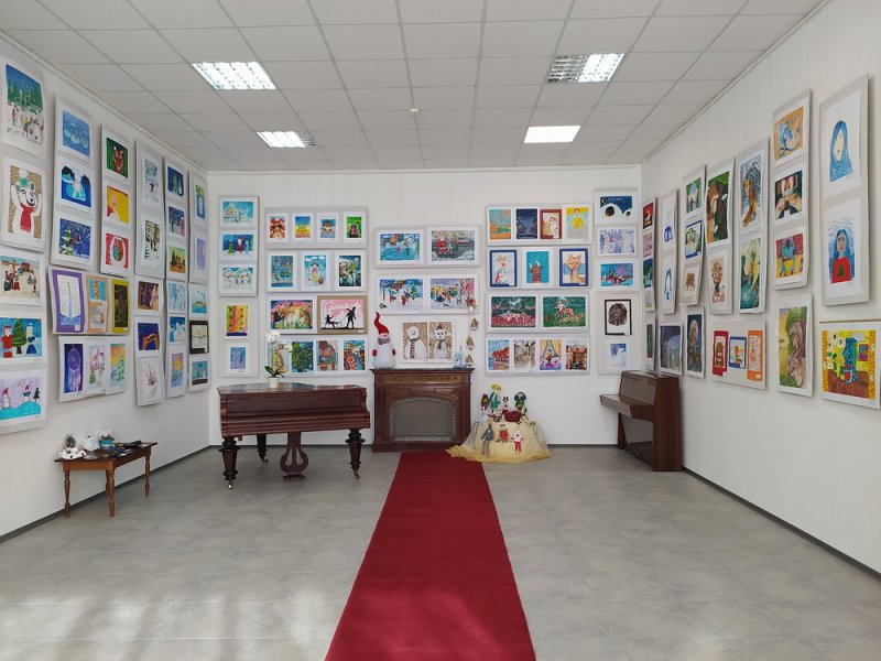 В Измаиле открылась выставка детского рисунка “Зимняя палитра” (фото)