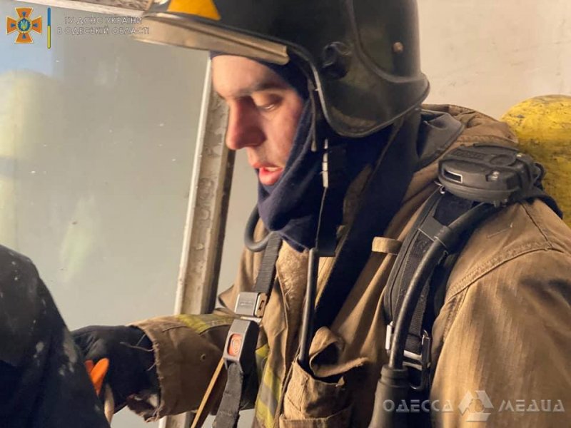 Одесса: спасатели ликвидировали возгорание в квартире 15-этажного жилого дома (фото)