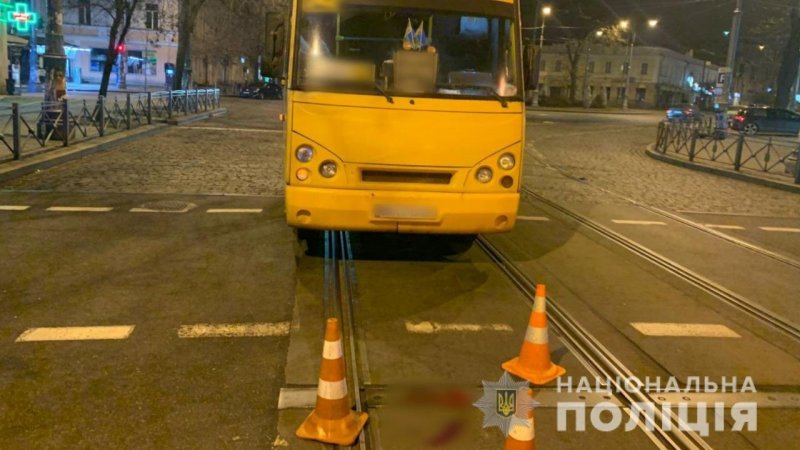 Капрал одесской полиции помог пострадавшей в ДТП женщине (фото, видео)