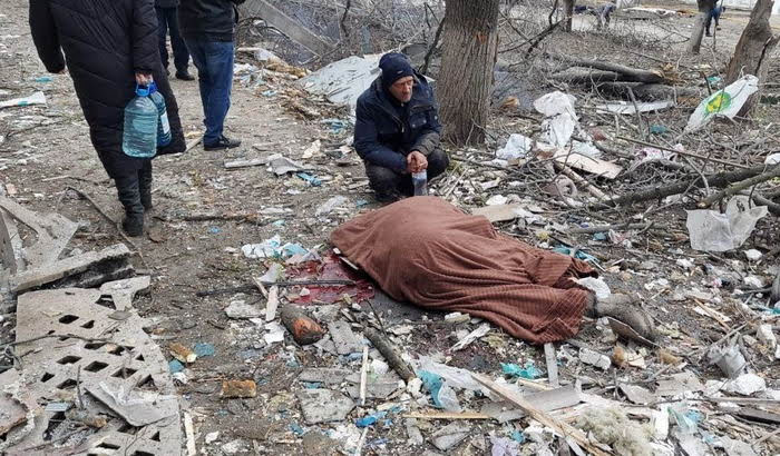 Жилые районы Харькова весь день бомбили: десятки убитых и раненных мирных жителей (фото)