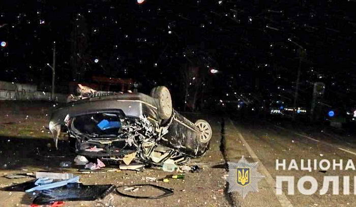Біля Одеси авто наїхало на швидкості на острівець безпеки – водій загинув