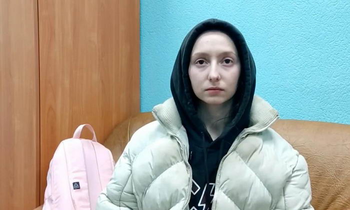 Беженка из Мариуполя рассказала ФСБ, как “Азов взорвал Драмтеатр” (видео)