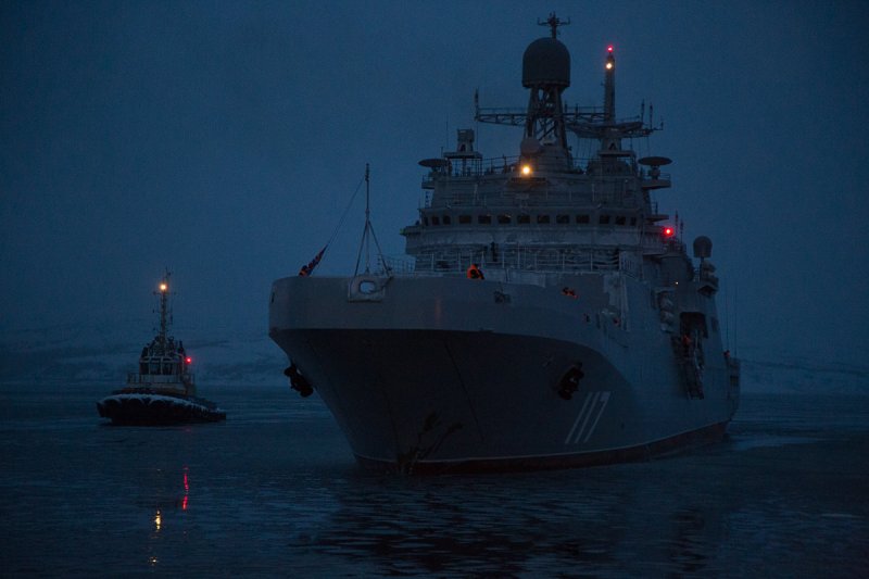 В сторону Одессы движутся десантные корабли