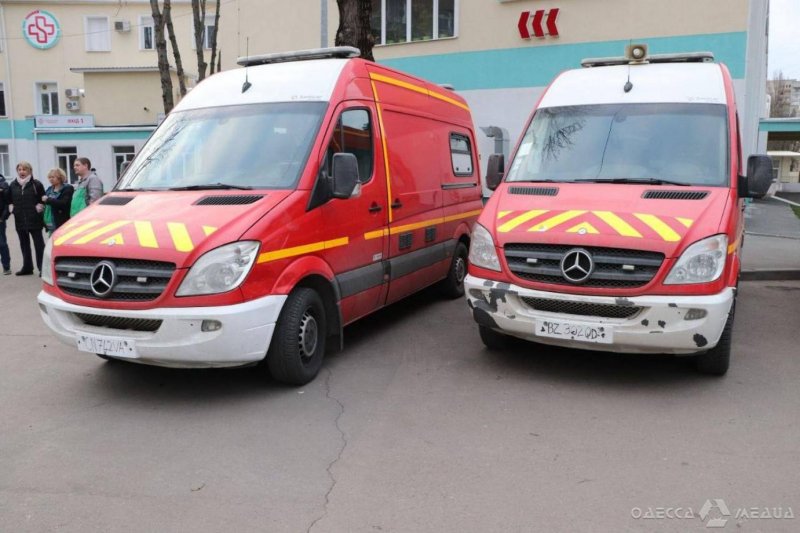 Одессе из Франции передали машины скорой помощи и медикаменты  