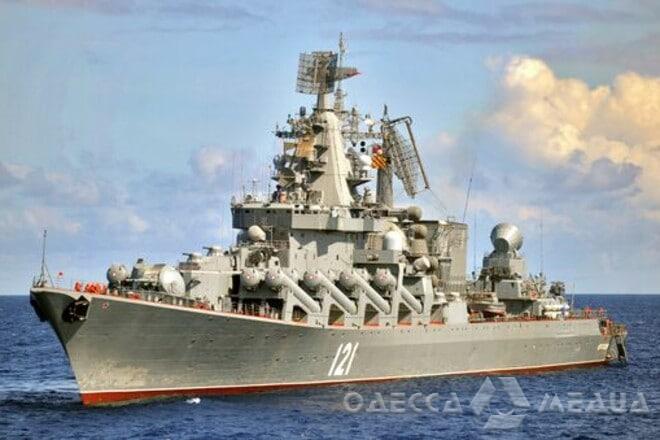 Российский ракетный крейсер «Москва» пошел ко дну: экипаж эвакуировали