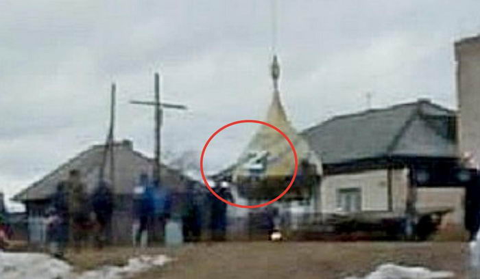 В россии на новый купол храма налепили символ войны “Z”