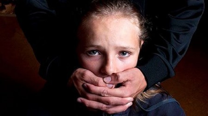 Трое русских оккупантов на глазах девушки изнасиловали ее маму и младшую сестру