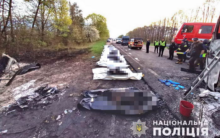 Смертельна аварія на трасі Київ-Чоп: кількість загиблих зросла до 26 осіб
