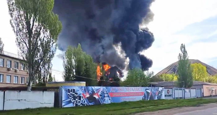 В оккупированной Макеевке начался пожар на нефтебазе