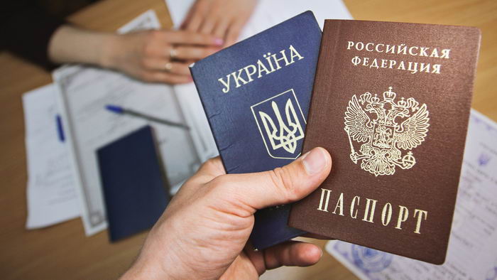 Оккупанты готовят выдачу российских паспортов на захваченных территориях